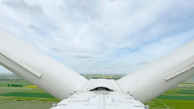 Siemens Gamesa: Die Techniker müssen das Windrad mit Panzertape richten