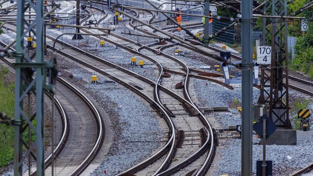 Bahnstrecke Hamburg–Berlin: Zersetzung in vollen Zügen