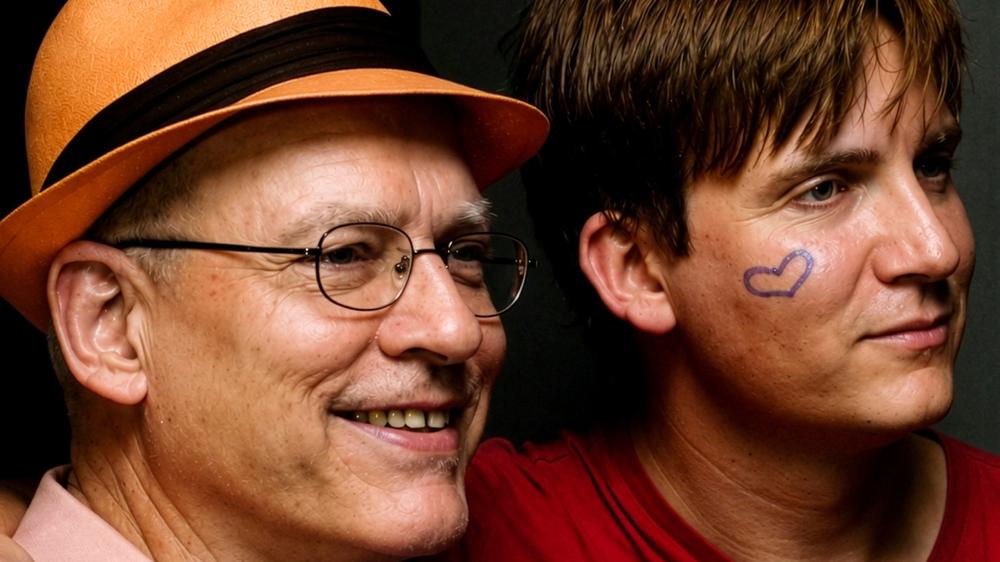 Oliver Sechting: Rosa von Praunheim (links) und Oliver Sechting feiern den 70. Geburtstag des Filmemachers im Jahr 2012.