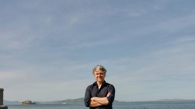 Dave Eggers: »Es braucht viele  Menschen, damit diese Generation nicht in den Abgrund stürzt«