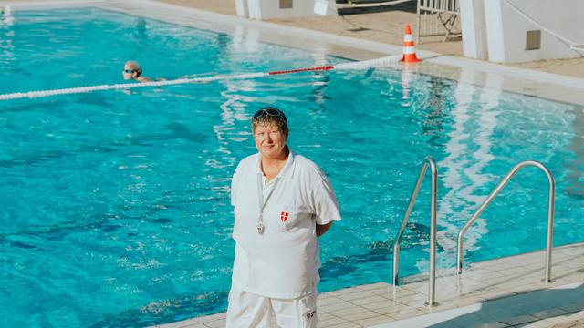 Bademeisterin in Wien: »Es gibt Eltern, die schauen nur in ihr Handy«
