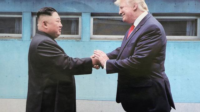 Donald Trump und Kim Jong-un: Warum hilft Trump Kim Jong-un?
