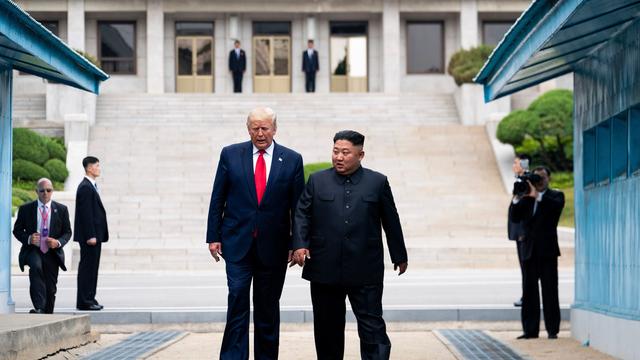 Bild: Donald Trump und Kim Jong-un: Warum hilft Trump Kim Jong-un?