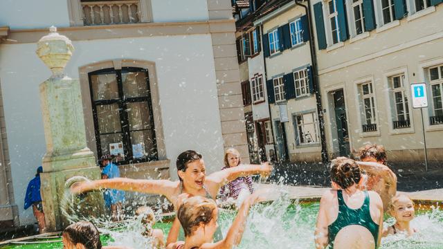Brunnen in Basel: Heißer Tag? Einfach in den nächsten Brunnen springen!