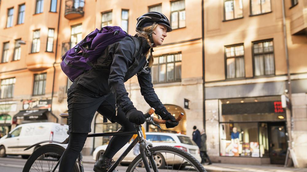 Lieferdienste: Martin Hawel plant, dass seine Kurierfahrer 100 Prozent ihrer Einnahmen behalten dürfen. Das Start-up will er nur mithilfe von Werbeeinnahmen finanzieren.