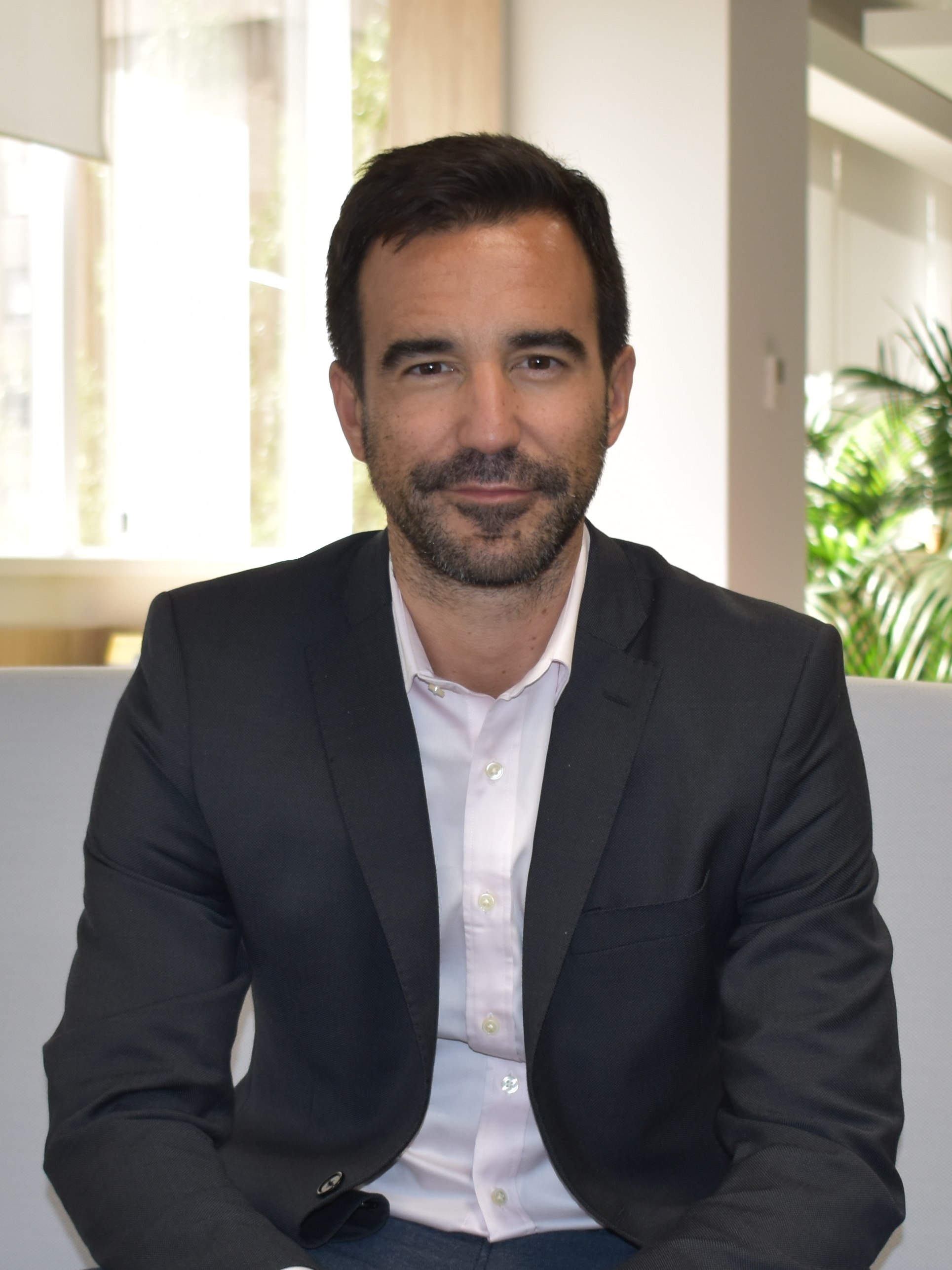 Tomas Chamorro-Premuzic: Tomas Chamorro-Premuzic ist Organisationspsychologe und arbeitet hauptsächlich in den Bereichen Persönlichkeitsprofiling und Führungskräfteentwicklung. Er ist Autor des Buches "Warum so viele inkompetente Männer in Führungspositionen sind (und was man dagegen tun kann)".