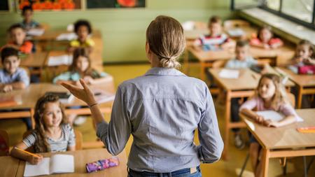 Grundschullehrerin Wir Spenden Zehn Prozent Unseres Einkommens An Arme Kinder Zeit Arbeit