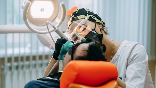 Zahnmedizinische Fachkräfte: Was sie stört? Der teure Lebensstil ihrer Chefs
