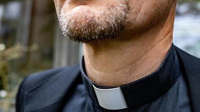 (+) Evangelischer Pfarrer: 