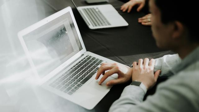 Arbeitsmarkt: Deutlich weniger Unternehmen klagen über Fachkräftemangel