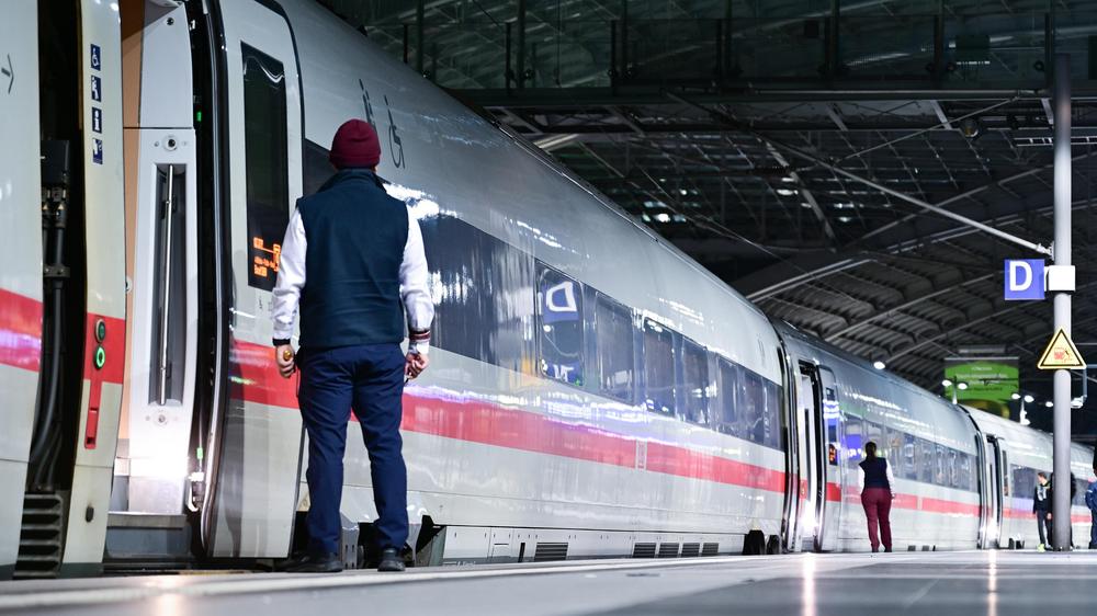 Deutsche Bahn: Die Hälfte der Beschäftigten bei der Bahn hat bereits einen körperlichen Übergriff erlebt.