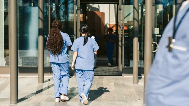 Frauen in der Medizin: »Frauen, die sich wehren, werden oft als hysterisch wahrgenommen«