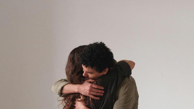 Pendeln in Beziehungen: Eine Familie, zwei Wohnorte: Wie bel