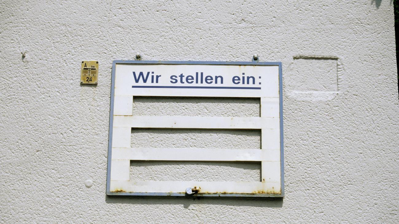 Arbeitslosigkeit in Deutschland: Arbeitslosenzahl steigt erneut leicht und bleibt über drei Millionen