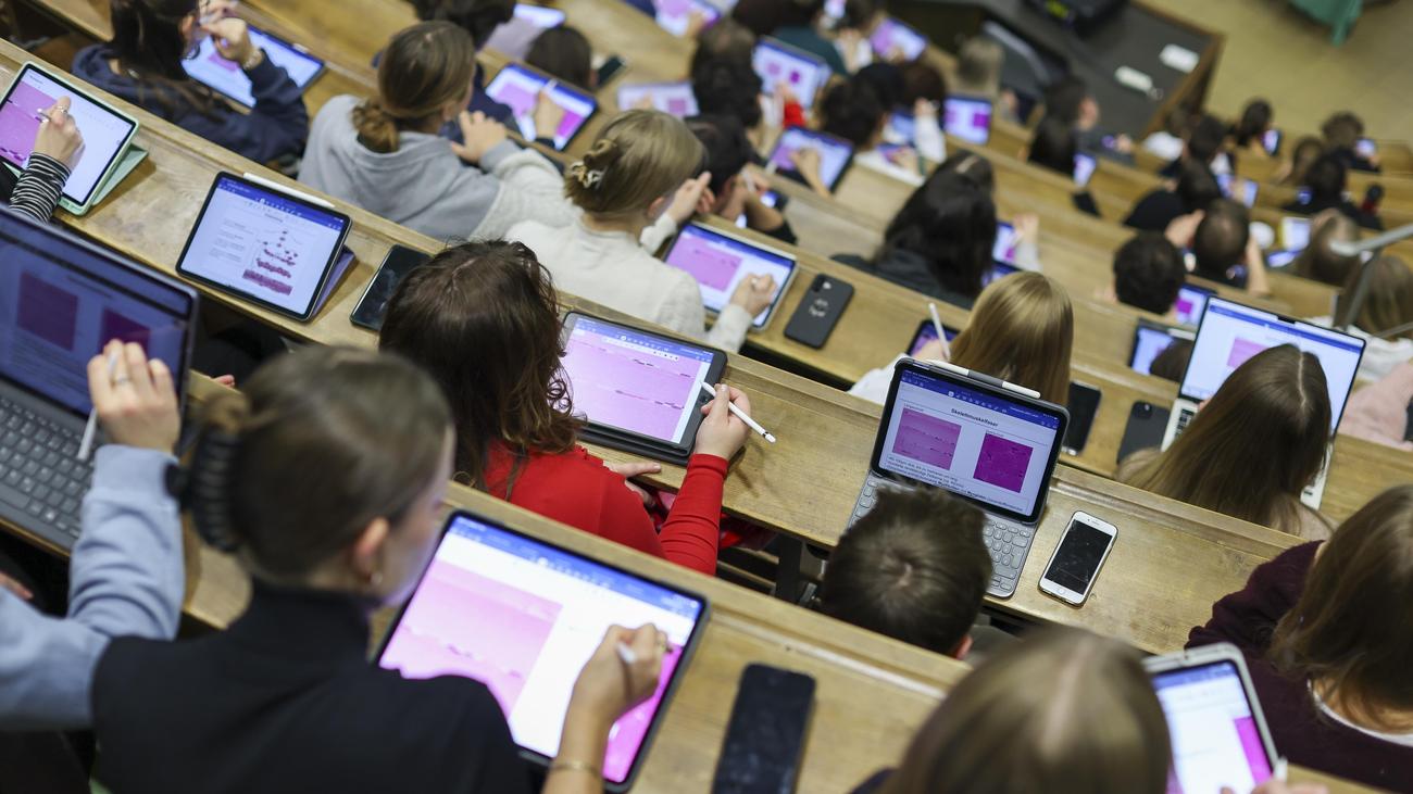 Studienkredite in Deutschland: Nachfrage nach Studienkrediten steigt wieder