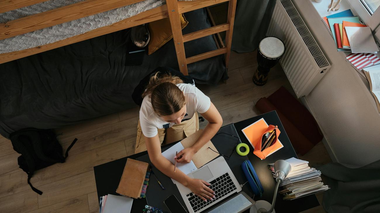 Wohnkosten für Studierende: Zwei von drei Studierendenhaushalten durch Wohnkosten überbelastet