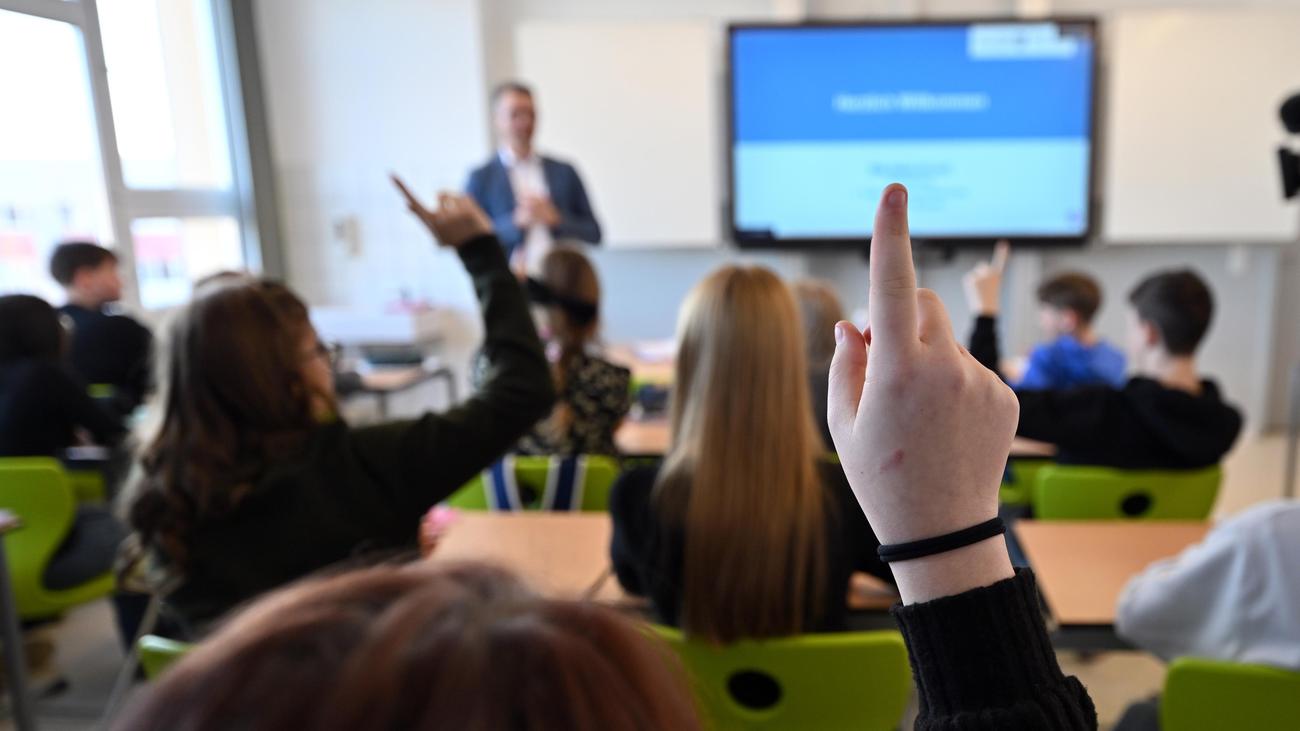 Thüringen: Thüringens Regierung schickt Verfassungscoaches an die Schulen