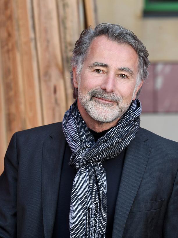 Wolfgang Merkel ist Direktor der Abteilung Demokratie und Demokratisierung am Wissenschaftszentrum Berlin für Sozialforschung (WZB) und Professor für Politikwissenschaft an der Humboldt-Universität zu Berlin.