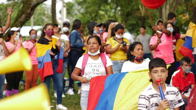 Proteste in Kolumbien: "Sie wollen uns mit Gewalt zum Schweigen bringen"