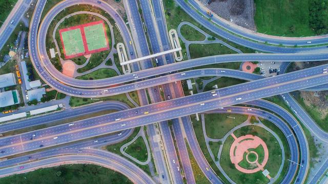 (+) Arbeiten mit KI: Kosmos, Kuchen und KI