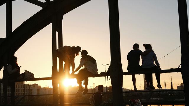 Generationenkonflikt: Dem Staat ist die Jugend egal? Stimmt doch gar nicht!