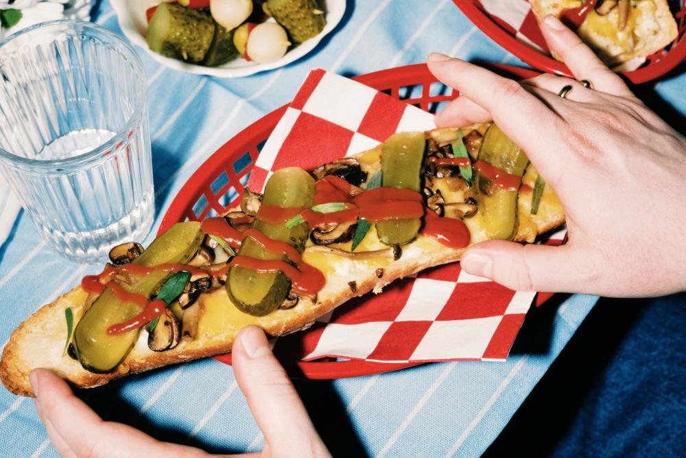 Polnische Zapiekanki mit Gewürzgurken: Für alle, denen Bistro-Baguettes zu langweilig sind: Polnische Zapiekankis.