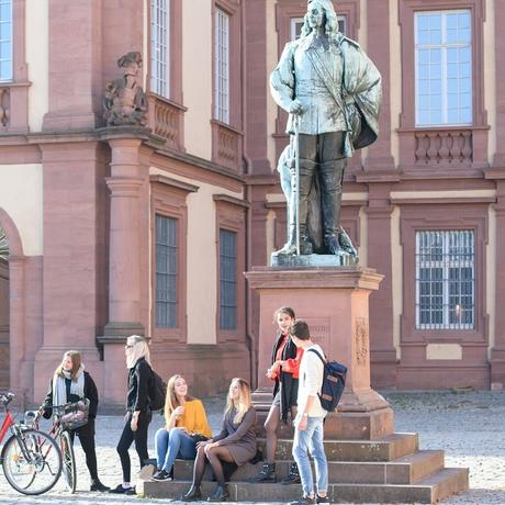 Universität Mannheim | Philosophische Fakultät : Studieren an Schnittstellen von Kultur, Kommunikation und Wirtschaft.