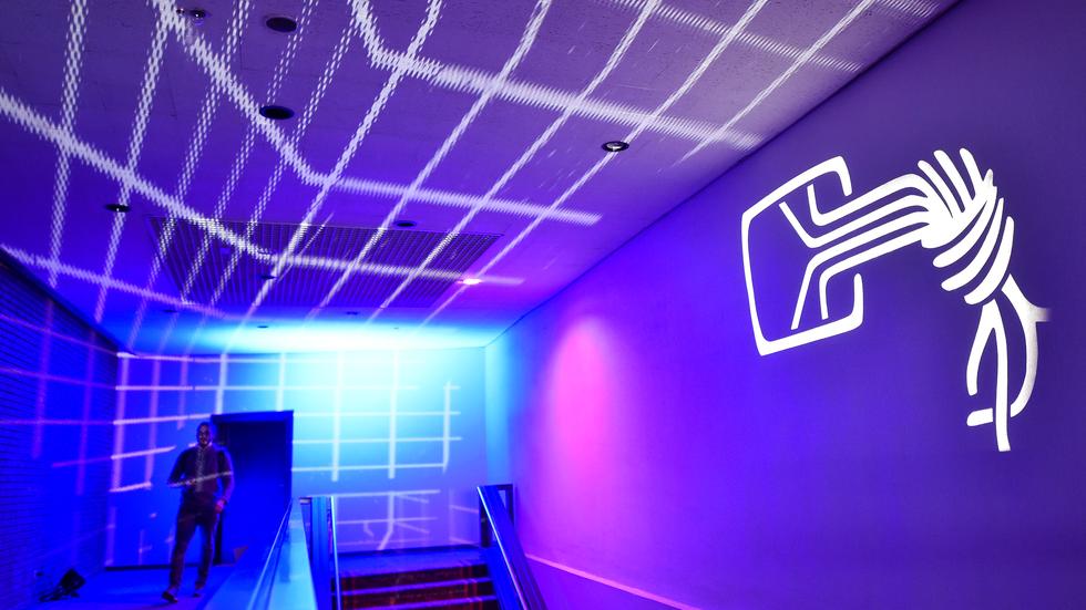 Deutscher Bundestag: Ein Chaosknoten, das Logo des Chaos Computer Club, bei einem Kongress des Hackervereins in Hamburg