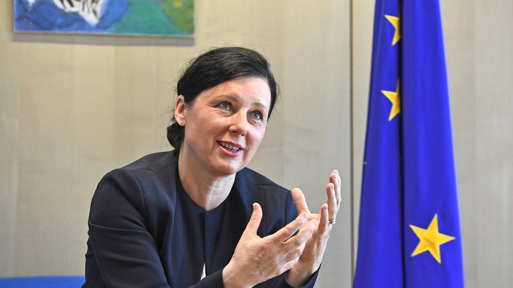 Věra Jourová: Věra Jourová ist seit 2014 EU-Kommissarin für Justiz, Verbraucherschutz und Gleichstellung.