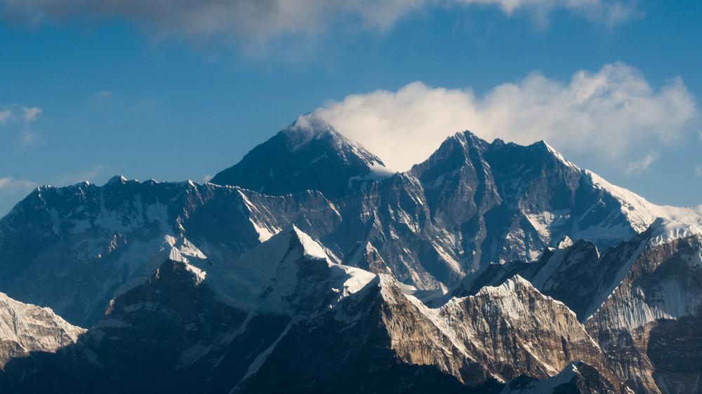 Mount Everest: Mit den neuen 5G-Sendemasten soll der Mount Everest erst mal ohne Satellitentelefon Anschluss haben.