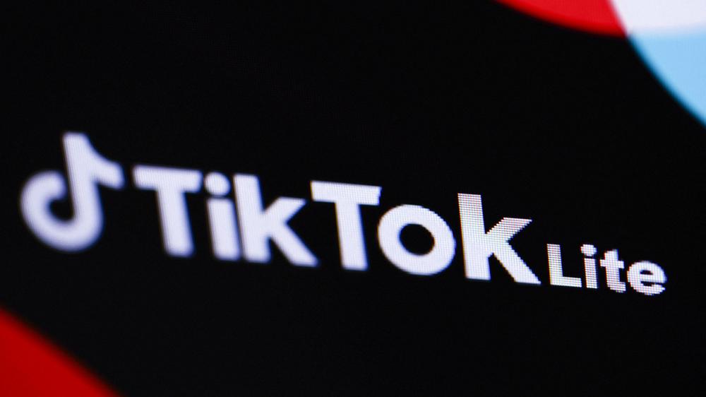 EU-Kommission: Die neue App TikTok Lite hat die EU-Kommission auf den Plan gerufen: Sie vermutet darin verbotene Mechanismen, die süchtig machen können.
