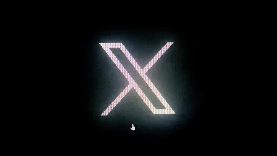 Datenschutz: The new Twitter logo rebranded as X, is pictured in Paris on July 24, 2023. Twitter launched its new logo on July 24, 2023, replacing the blue bird with a white X on a black background as the Elon Musk-owned company moves toward rebranding as X. Founded in 2006, Twitter takes its name from the sound of birds chattering, and it has used avian branding since its early days, when the company bought a stock symbol of a light blue bird for $15, according to the design website Creative Bloq.