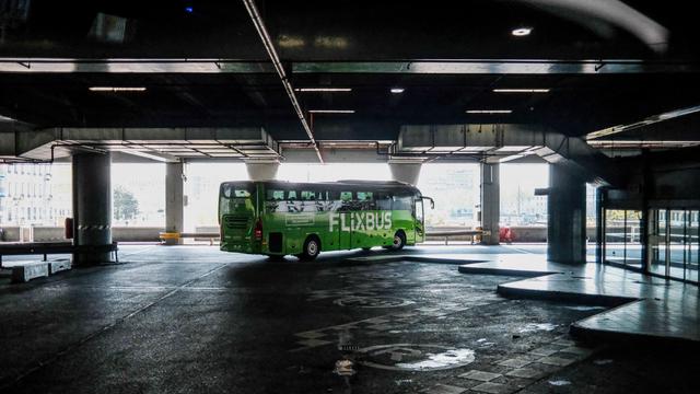 KI in Unternehmen: Mensch pennt, KI lenkt