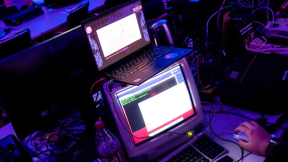 Datenschutz im Internet: Jedes Jahr veranstaltet der Chaos Computer Club einen Kongress, zu dem Tausende Hacker anreisen. Nun will der CCC die digitale Unabhängigkeit fördern.