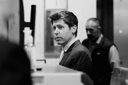 Elon Musk gegen OpenAI: OAKLAND, CALIFORNIA - APRIL 30: OpenAI CEO Sam Altman arrives to court at the Ronald V. Dellums Federal Building on April 30, 2026 in Oakland, California. Elon Musk invested in OpenAI early on believing it would be a non-profit, but is now suing OpenAI and its CEO Sam Altman for allegedly deceiving him by developing OpenAI into a for-profit company. (Photo by Benjamin Fanjoy/Getty Images)