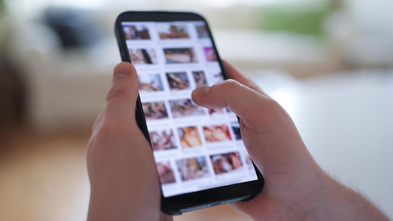 AB'de Deepfake'ler: AB Parlamentosu, cinsel içerikli deepfake'ler için yapay zeka yasağını onayladı