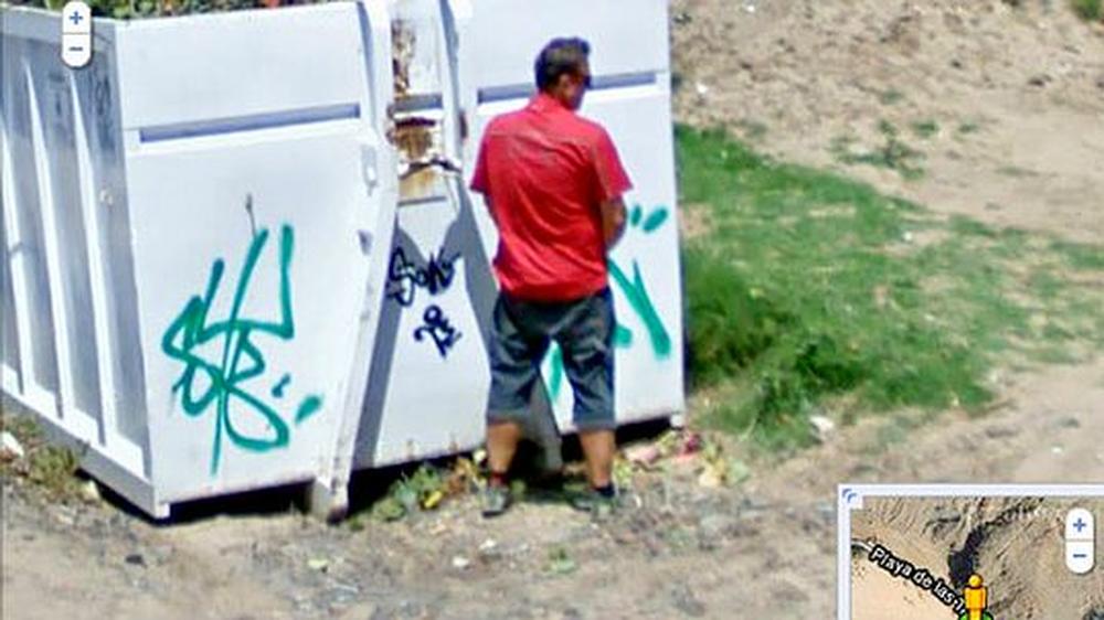 Das Bild von der Pinkelpause machte ein Street-View-Fahrzeug auf Hawaii. Google hat es inzwischen aus dem Dienst entfernt
