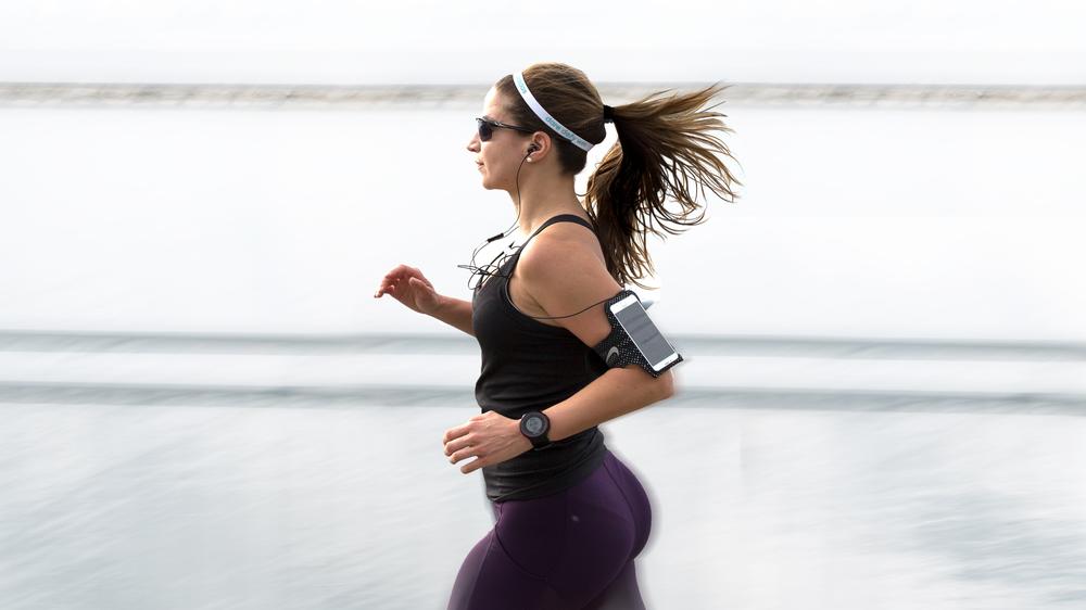 Under Armour: Auch diese Läuferin nutzt eine Fitness-App.