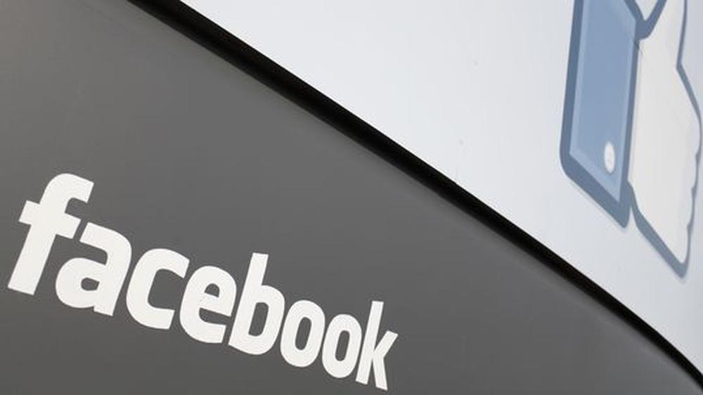 Facebook-Schild vor Firmensitz in Menlo Park
