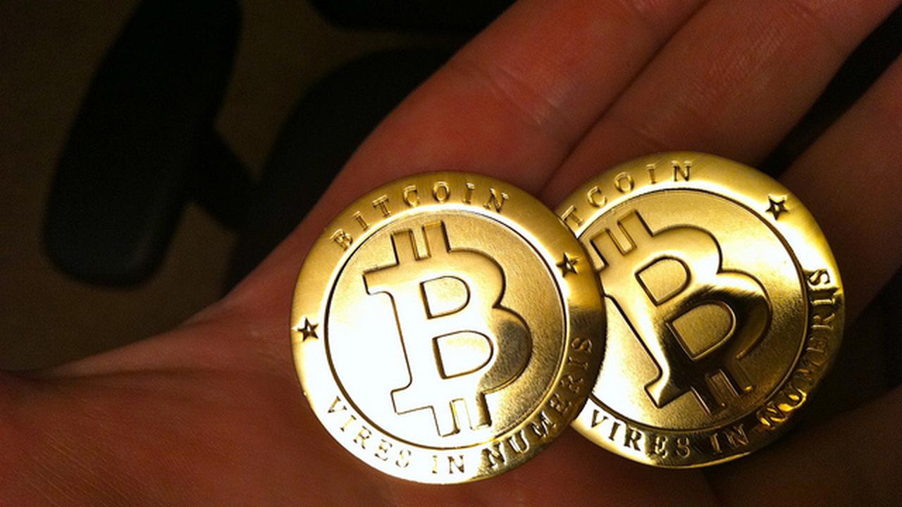 Bitcoin: Ansturm auf Bitcoins lässt Kurs auf und ab schnellen | DIE ZEIT