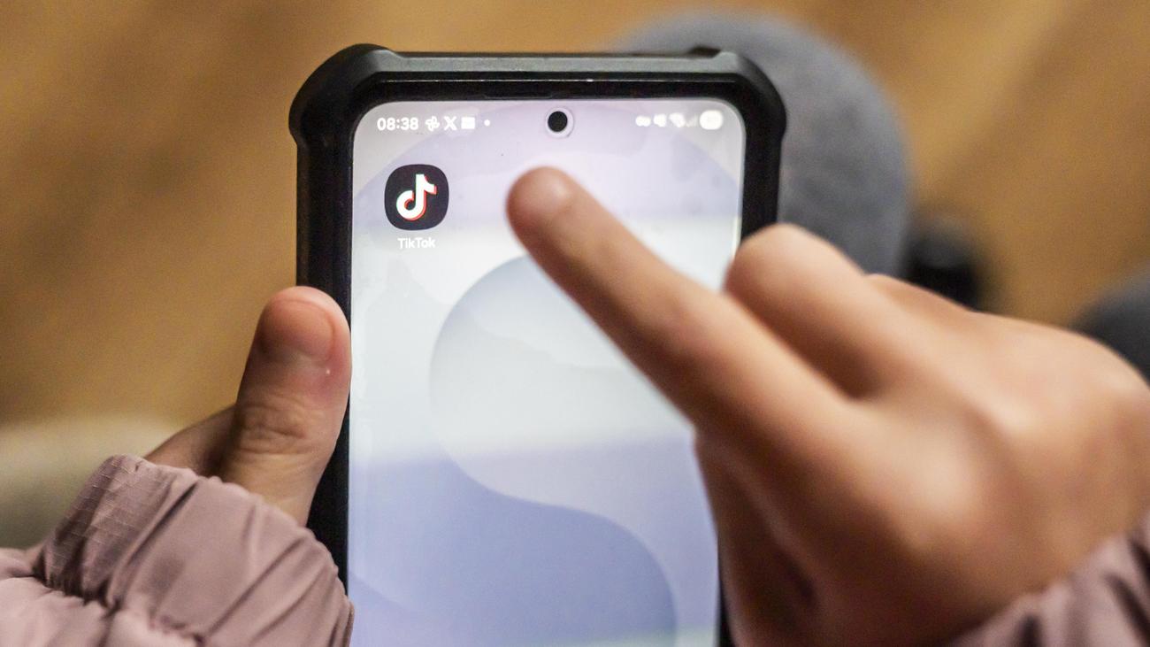 Social-Media-Verbot: Dobrindt hält mögliches Social-Media-Verbot für »nicht zielführend«