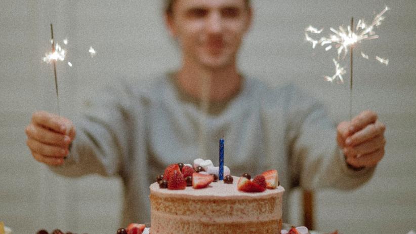 Beziehung: Es würde (müsste) schön werden, davon war sie überzeugt (besessen).