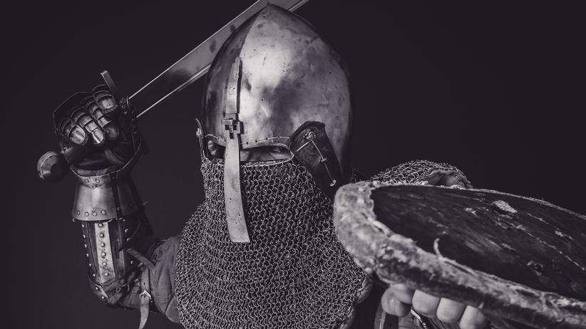 Fechten: Das Langschwert war früher eine Waffe der Ritter. Mit ihr wurde "freigefochten", allerdings ohne Rüstung.