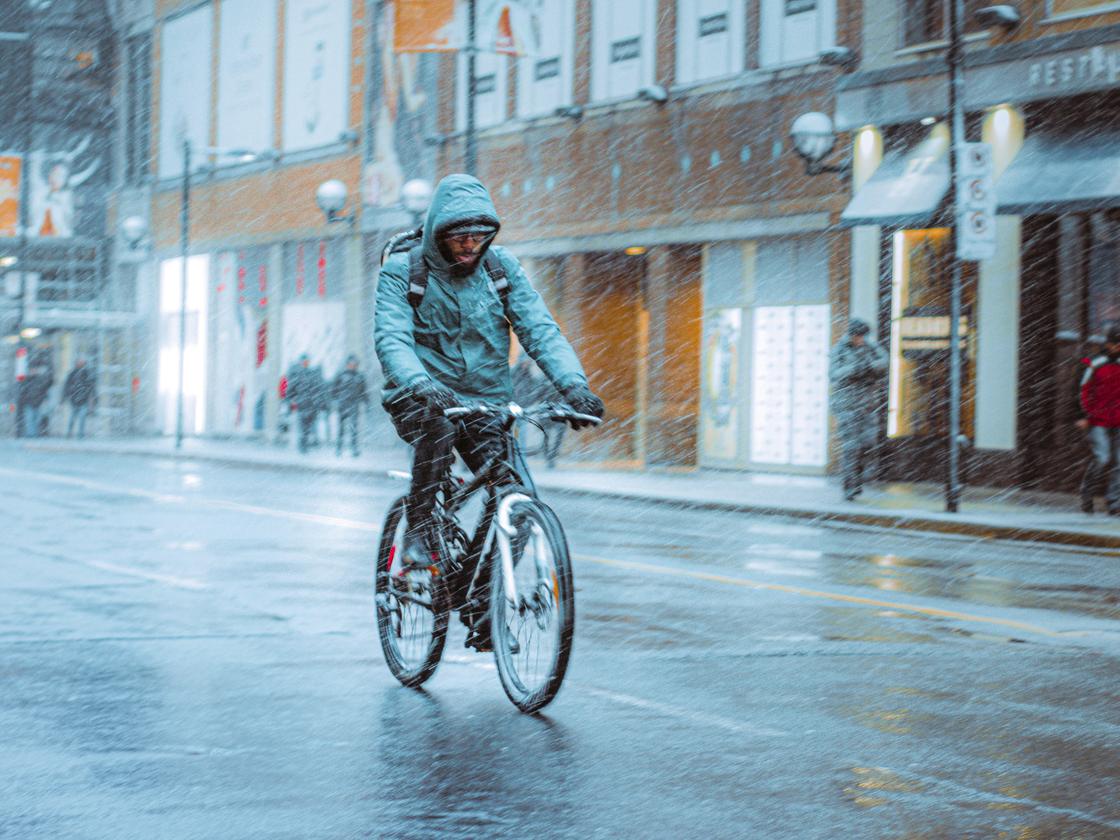 Fahrradfahren im Regen: Ich fahr' durch den Monsun | DIE ZEIT