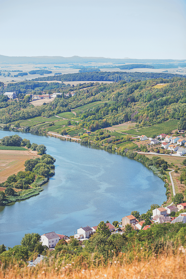 Dreiländereck: Bonjour, Mosel: Bei Schengen wird der deutsch-luxemburgische Grenzfluss französisch.