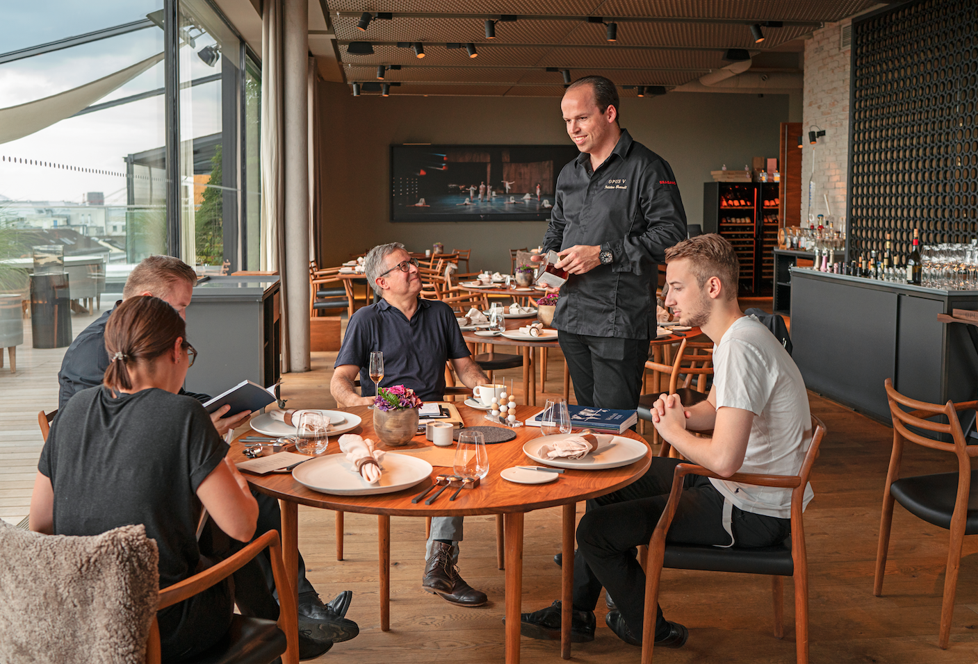 Tristan Brandt: Schick: Beim puristischem Interieur des "Opus V" ließ sich Brandt vom Kopenhagener Restaurant "Noma" inspirieren.