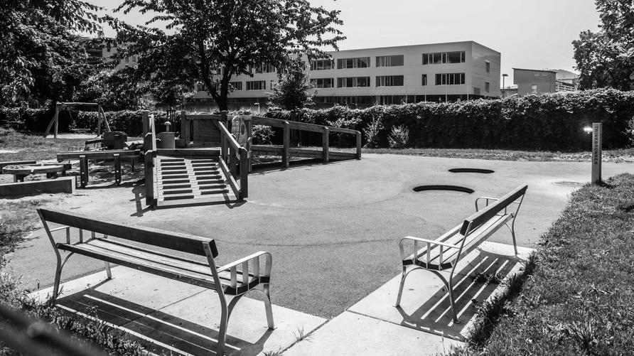 Amoklauf an Grazer Schule: A general view shows a school where several people died in a shooting, on June 10, 2025 in Graz, southeastern Austria. Ten people died after a suspected shooter opened fire in a southeastern Austrian school, press agency APA quoted Graz city mayor Elke Kahr as saying. Several students and at least one adult are among those killed, Kahr confirmed to APA. (Photo by Alex HALADA / AFP) (Photo by ALEX HALADA/AFP via Getty Images)