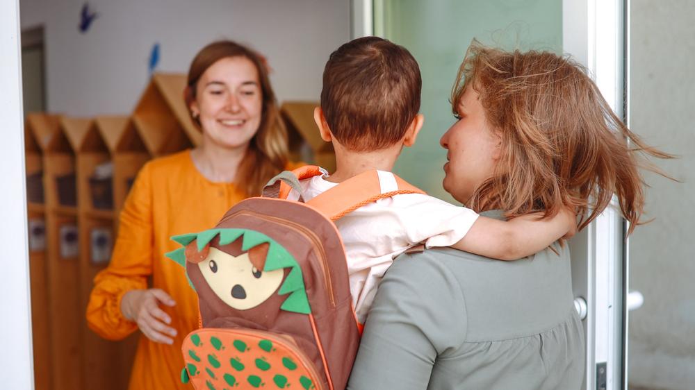 Kita in Deutschland: Frühe Bildung beginnt nicht erst in der Kita, vielmehr ist die Familie der erste und nach wie vor wichtigste Bildungsort.