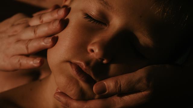 (+) Eltern-Kind-Beziehung: Wie Elternliebe zerstörerisch werden kann 