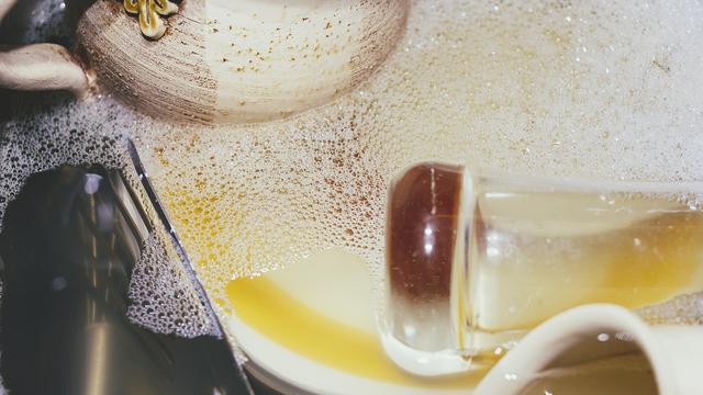 (+) Gemeinsame Mahlzeiten: Jeder isst für sich allein